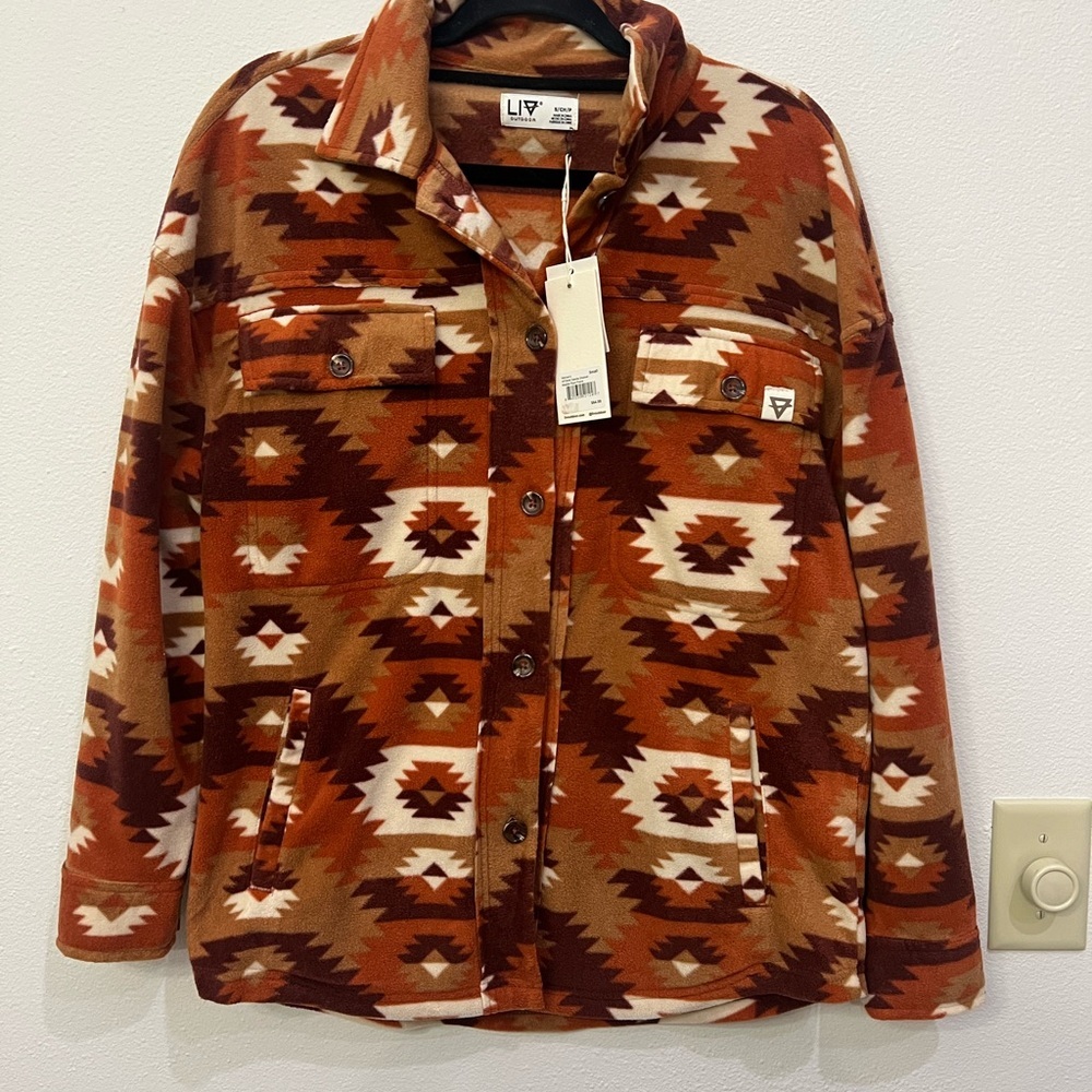 NWT Liv Outdoors Aztec Outdoors Shacket Button up Oversize Printed Geometric S